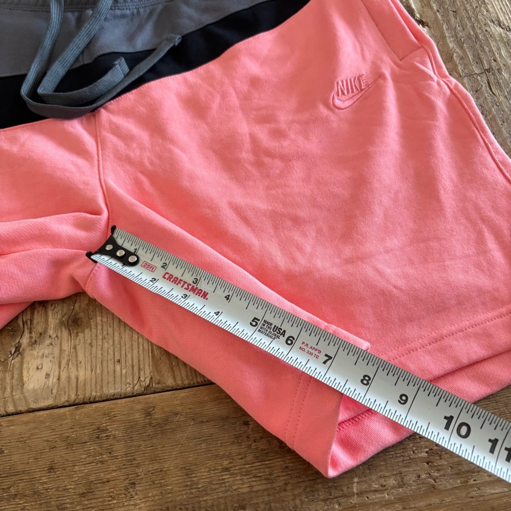 NWT Nike Swoosh Fleece Sweat Shorts Pink Gaze Contrast 
AR3161-668 Men's XL - Picture 8 of 9